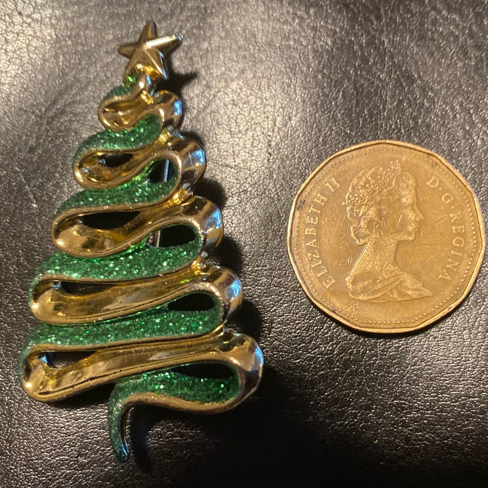 Signed A.J.C. Vintage Green Sparkling Ribbon Tree Brooch